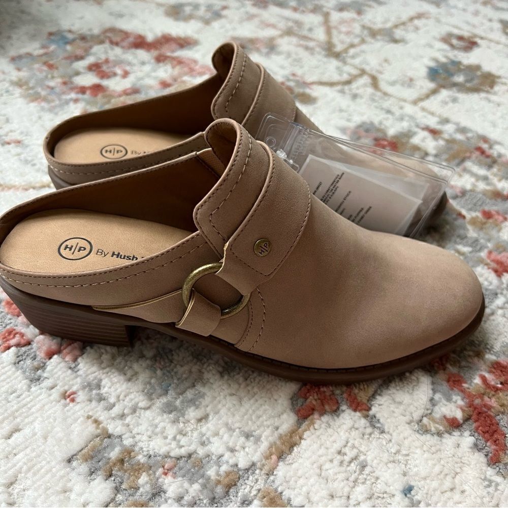 Hush Puppies NWT Silvia Mule Brand New Sample Shoe Size 7 Neutral Tan Beige Clog